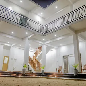 Hostal Araliya Lagoon Park