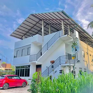 Hostal Ceylon - Airport Transit