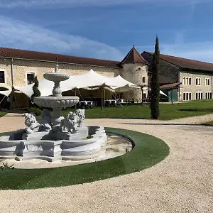 https://chateau-chapeau-cornu-dependances.hotels-rhonealpes.com