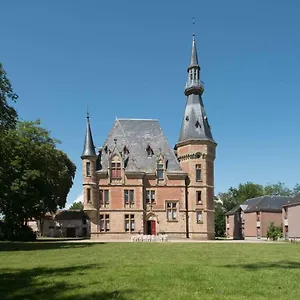 https://chateau-de-petit-bois.hotels-rhonealpes.com